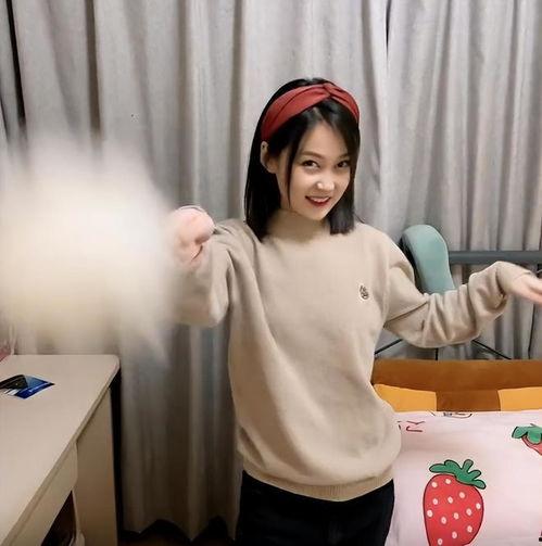 网红在班里的待遇,校园里的明星待遇揭秘