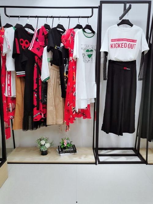 日系女装网红店,潮流穿搭指南，打造你的时尚风采