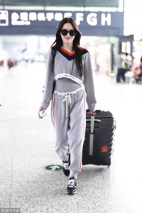 女明星穿搭描写,女明星的穿搭艺术解析