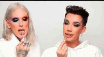 吃瓜化妆女博主