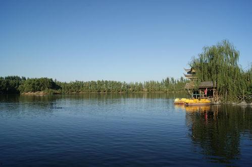昆明星月湖,湖光山色，浪漫画卷中的城市绿洲