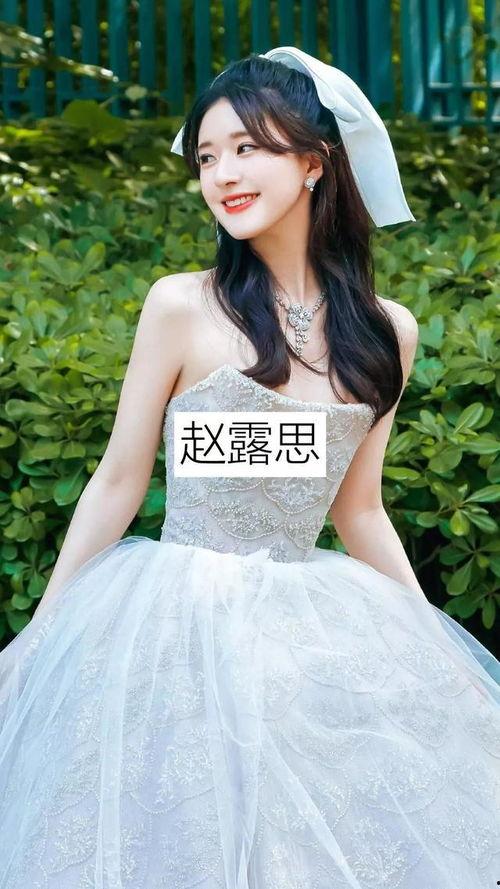 小学生装女明星,小学生化身女明星，演绎时尚魅力